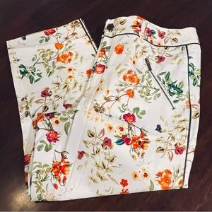 Alice In Wonderland Cropped Pants NWOT